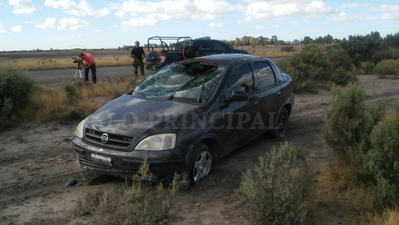 Volcó un auto camino a la Escuela de Cadetes de Viedma