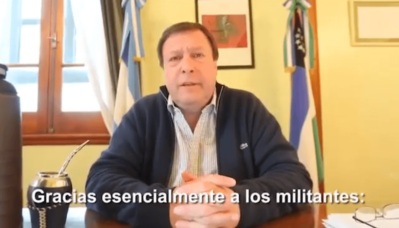 Luego de la derrota, el gobernador arengó a la militancia de JSRN
